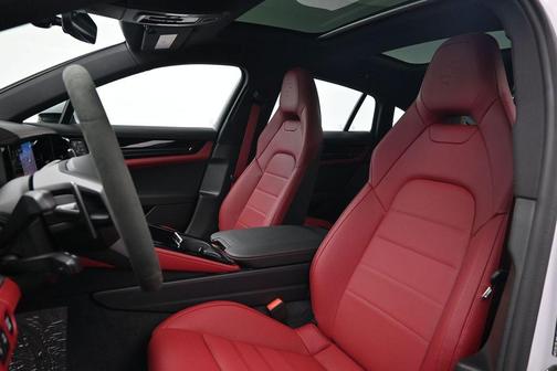 Ice 2026 Porsche Panamera 4