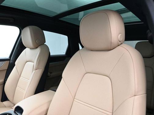 2025 Porsche Cayenne Base