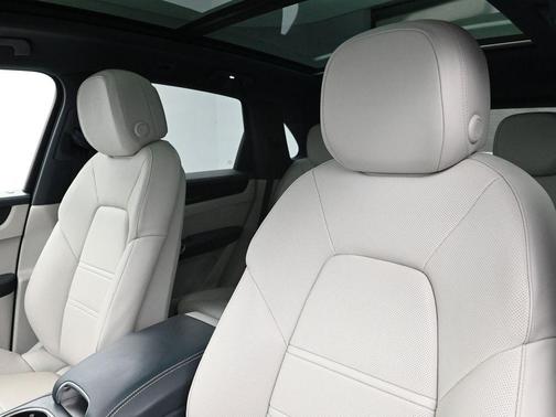 2023 Porsche Cayenne Platinum Edition