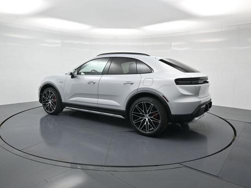 2025 Porsche Macan 4S