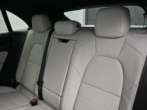 2025 Porsche Macan 4S