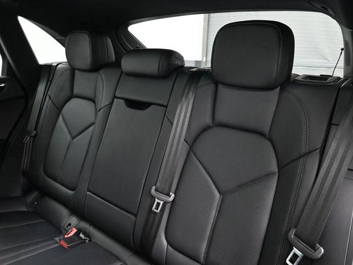 2025 Porsche Macan T