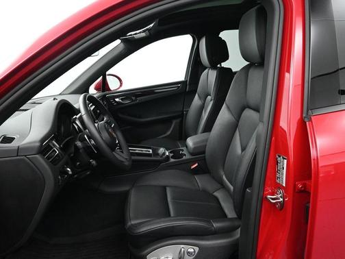 2025 Porsche Macan T