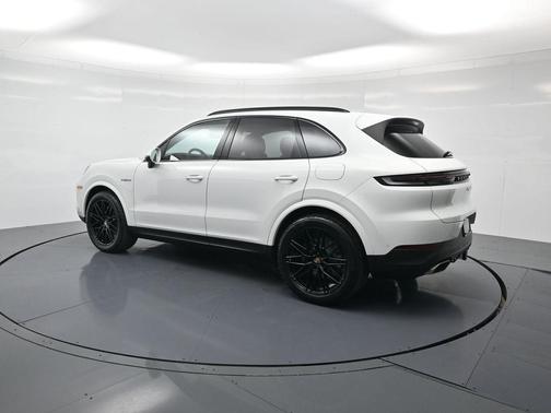 2026 Porsche Cayenne AWD