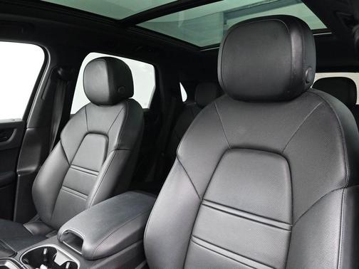 2022 Porsche Cayenne 