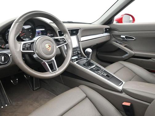 2018 Porsche 911 Carrera