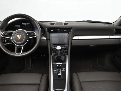 2018 Porsche 911 Carrera