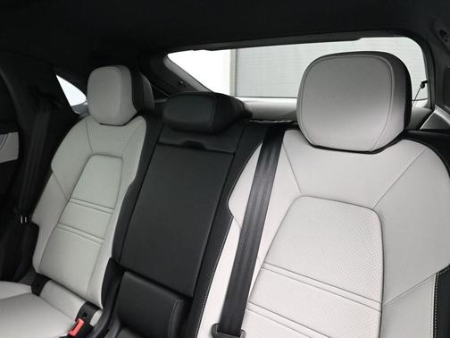 2026 Porsche Cayenne AWD