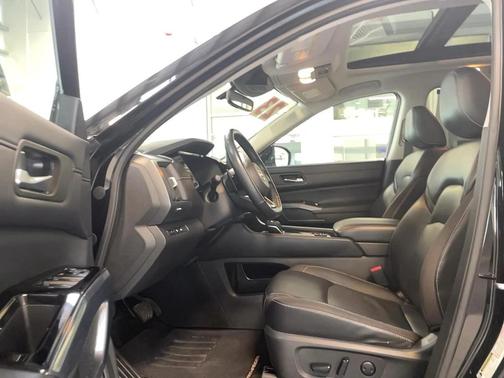 2023 Nissan Pathfinder SL 4WD