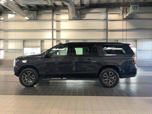 2022 Chevrolet Suburban 4WD Z71