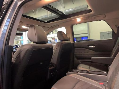 2025 Nissan Pathfinder Platinum 4WD