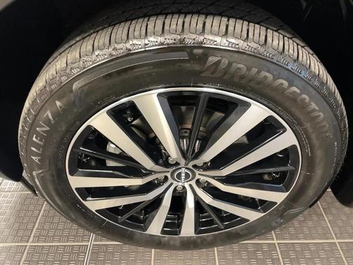 2025 Nissan Pathfinder Platinum 4WD