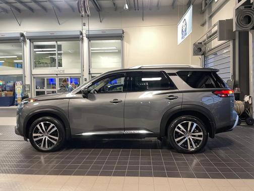 2025 Nissan Pathfinder Platinum 4WD