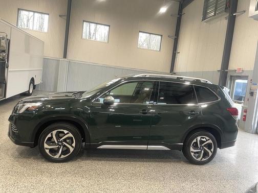 Cascade Green Silica 2023 Subaru Forester Touring