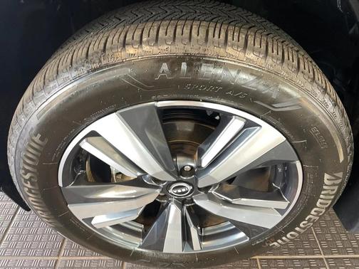 2024 Nissan Rogue SL