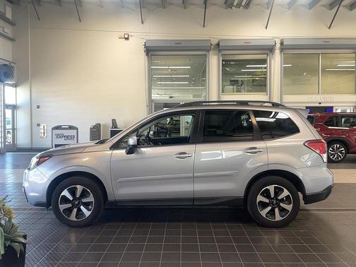 Ice Silver Metallic 2017 Subaru Forester 2.5i Premium