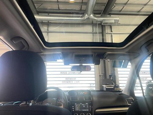 Ice Silver Metallic 2017 Subaru Forester 2.5i Premium