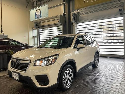 Crystal White Pearl 2020 Subaru Forester Premium