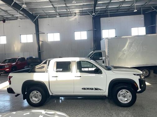 2024 Nissan Frontier SV