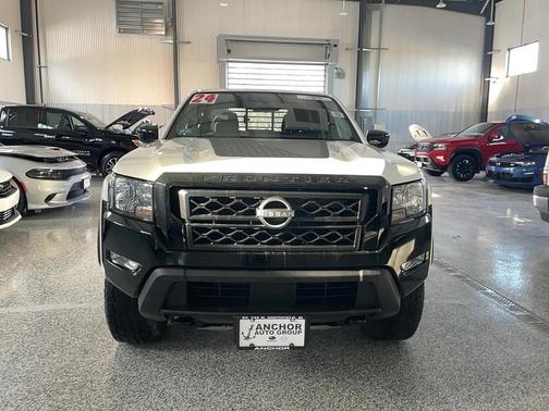 2024 Nissan Frontier SV