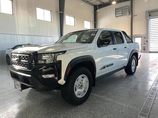 2024 Nissan Frontier SV