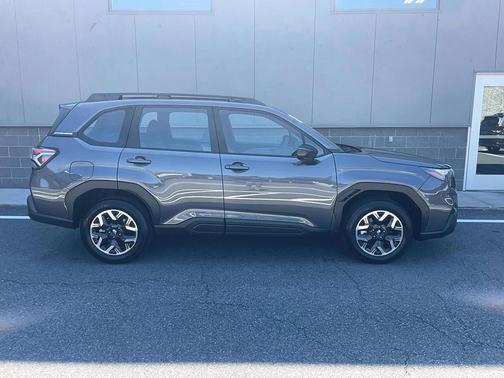 2025 Subaru Forester Base
