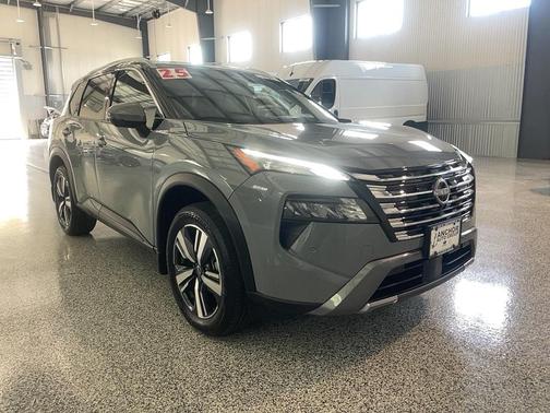 Boulder Gray Pearl 2025 Nissan Rogue SL