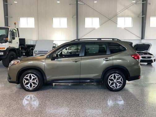 Autumn Green Metallic 2023 Subaru Forester Premium