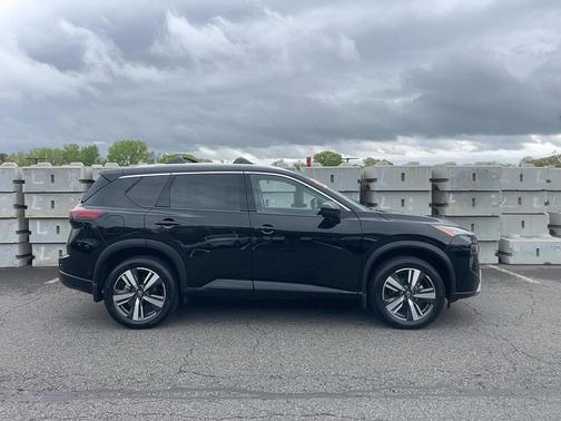 Super Black 2024 Nissan Rogue SL