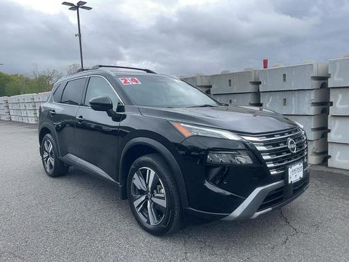 Super Black 2024 Nissan Rogue SL