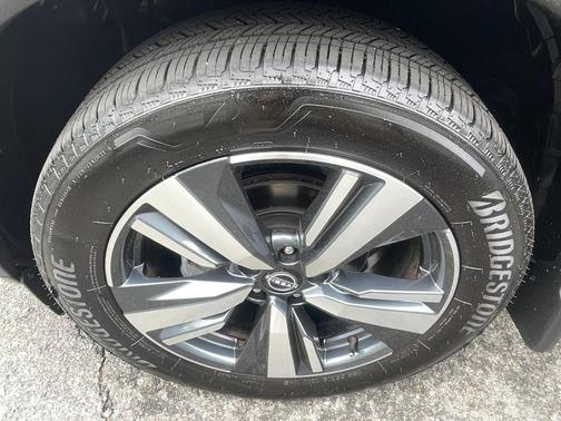 Super Black 2024 Nissan Rogue SL