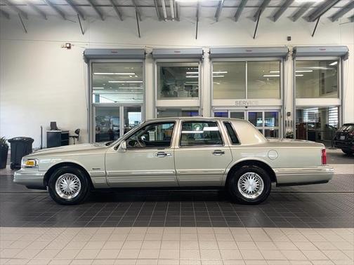 1997 Lincoln Town Car Signature