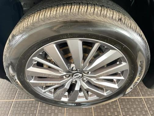 2023 Nissan Pathfinder SL 4WD