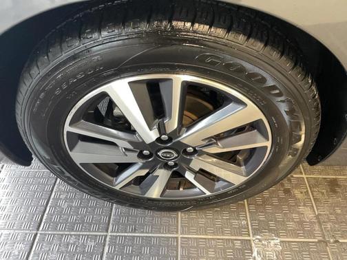 2023 Nissan Versa 1.6 SV