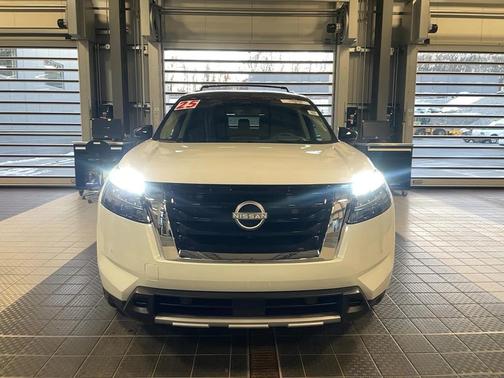 2025 Nissan Pathfinder Platinum 4WD
