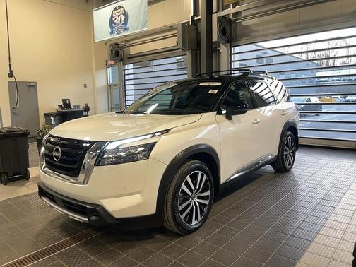 2025 Nissan Pathfinder Platinum 4WD