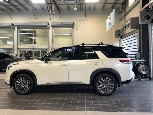 2023 Nissan Pathfinder SL 4WD