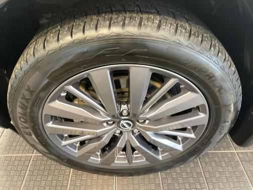 2023 Nissan Pathfinder SL 4WD