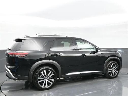 2025 Nissan Pathfinder Platinum 4WD