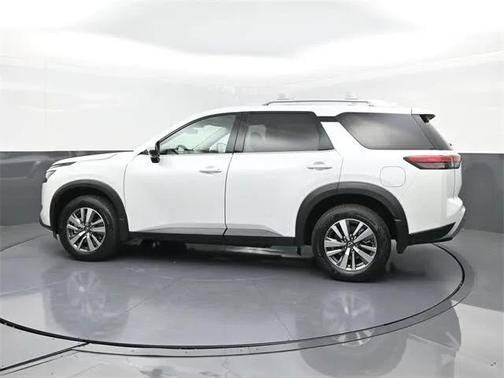 2025 Nissan Pathfinder SL 4WD