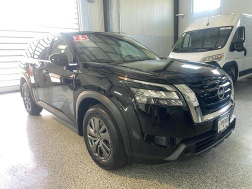 2025 Nissan Pathfinder S 4WD