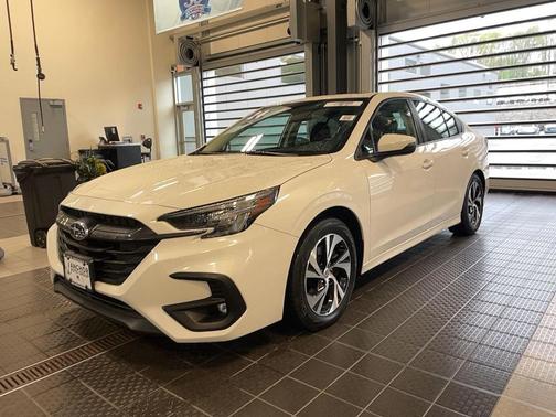 Crystal White Pearl 2024 Subaru Legacy Premium