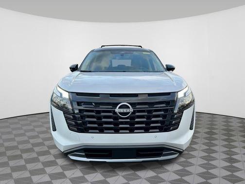 Everest White Pearl Tricoat/Super Black 2026 Nissan Pathfinder Platinum