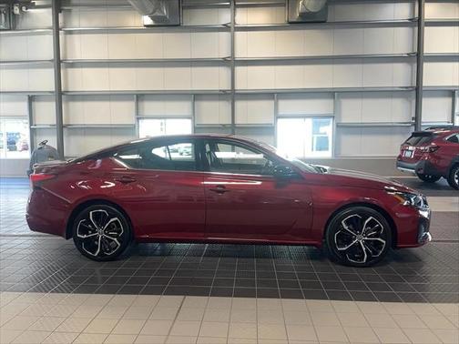 2023 Nissan Altima SR FWD