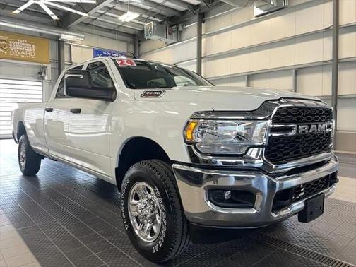 2024 RAM 2500 Tradesman Crew Cab 4x4 8' Box