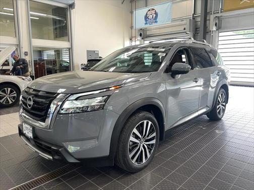 2024 Nissan Pathfinder Platinum 4WD
