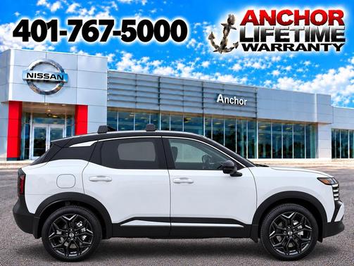 Aspen White Tricoat/Super Black 2027 Nissan Kicks SR