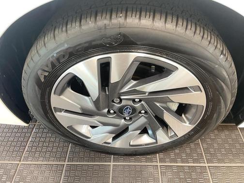 Crystal White Pearl 2025 Subaru Legacy Touring XT