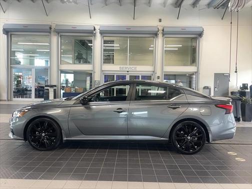 2022 Nissan Altima SR FWD