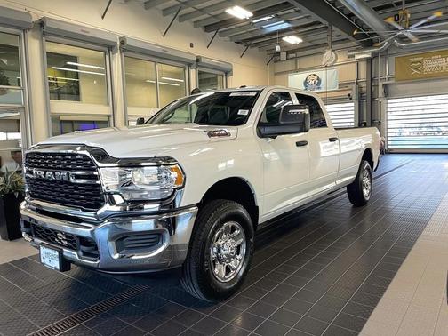 2024 RAM 3500 Tradesman Crew Cab 4x4 8' Box
